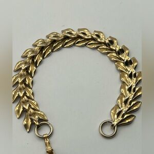 Vintage Crown Trifari Goldtone Leaf Bracelet